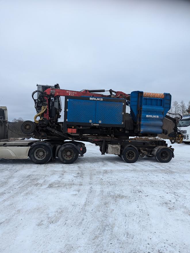Närke Flis AB:s Bruks 1006 flistugg på trailer